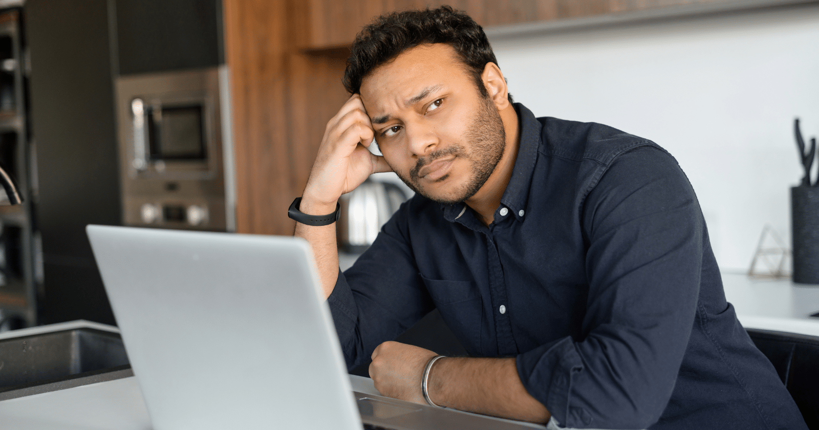 If you recognize these 4 subtle signs, you struggle with impostor syndrome (without realizing it)