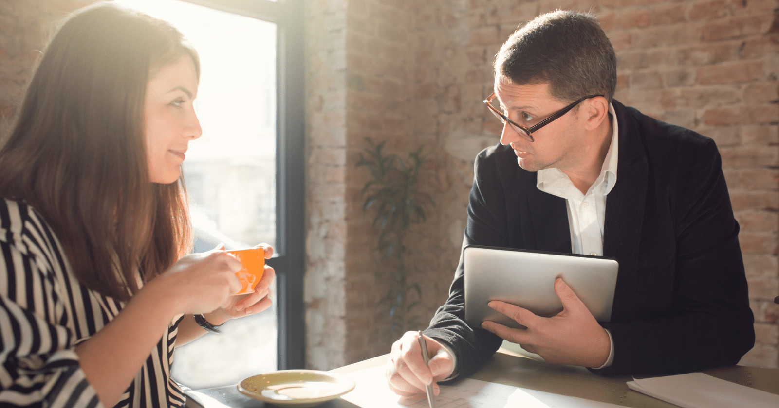 If someone subconsciously dislikes you, they’ll usually display these 10 subtle behaviors