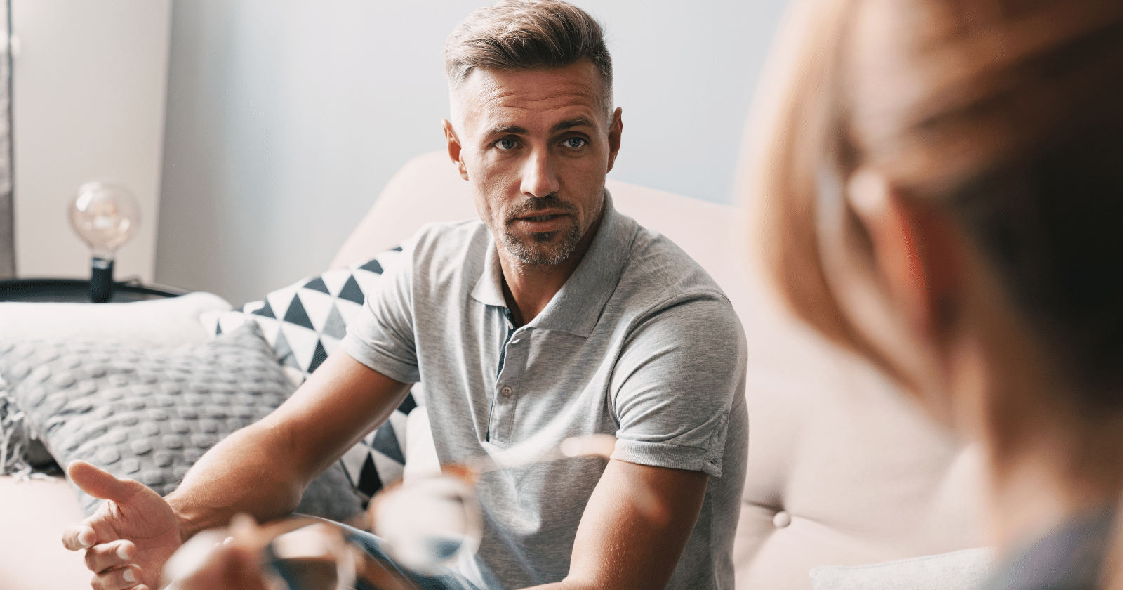 8 phrases men use when they lack basic communication skills, according to psychology