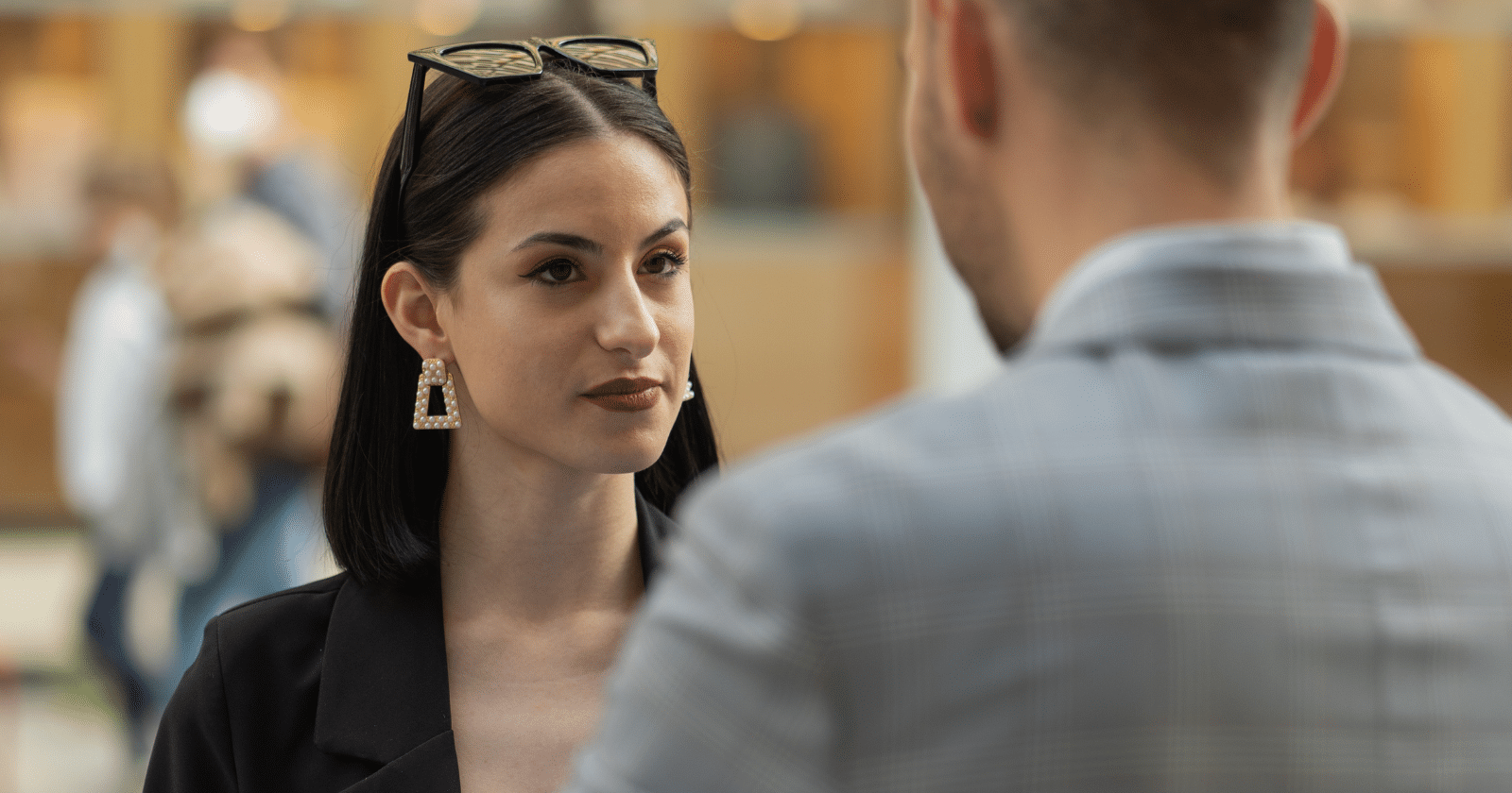 8 ways to shut down a manipulator without saying a word, according to psychology