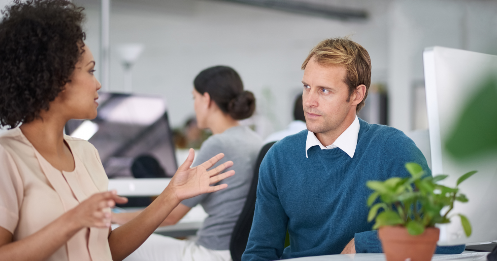 8 little things low-quality people do to tear others down and boost themselves up