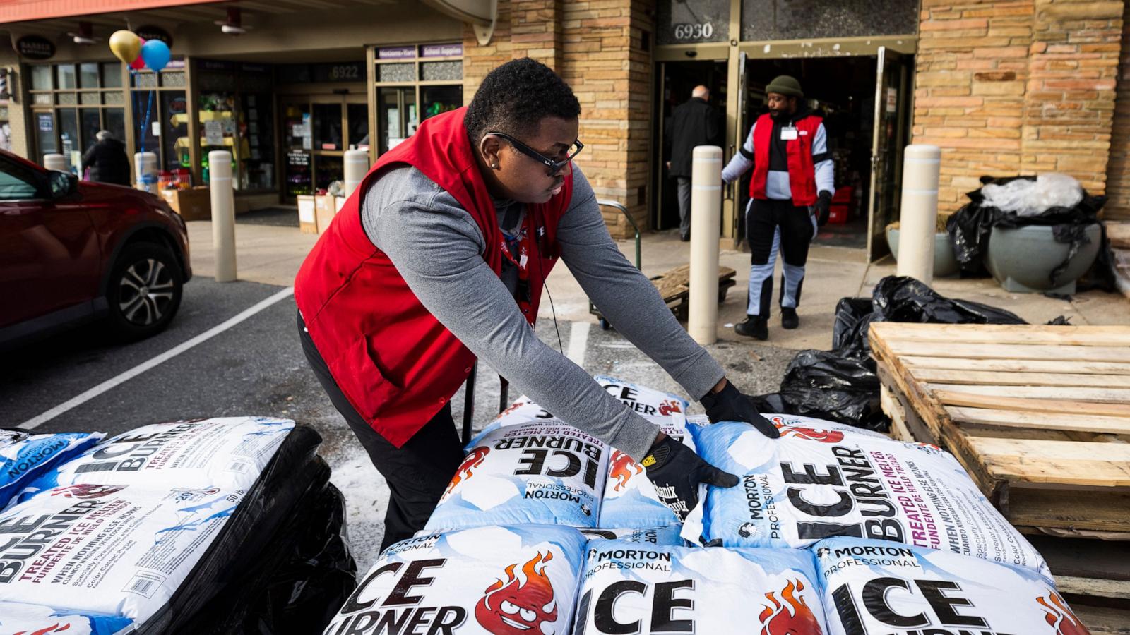 Winter storm live updates: At least 14 states declare state of emergency